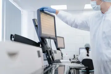 Investigadores presentan LLMs especializados y benchmarks para investigación sobre el envejecimiento