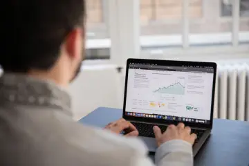 Fotografía de archivo que ilustra: Meta prompting: técnica para obtener mejores respuestas de sistemas de IA