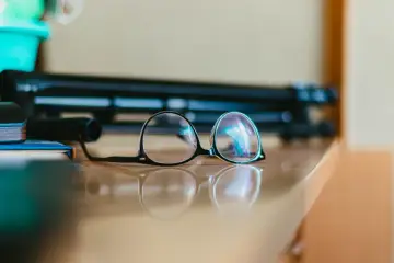 PrismML lleva su modelo de lenguaje ultraligero Bonsai a gafas inteligentes con chip Qualcomm