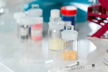 Google DeepMind presenta SynthID Bio para marcar con agua digital diseños biológicos generados por IA