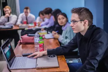 Fotografía de archivo que ilustra: Samsung ofrece 180 becas gratuitas para formarse en inteligencia artificial en Colombia