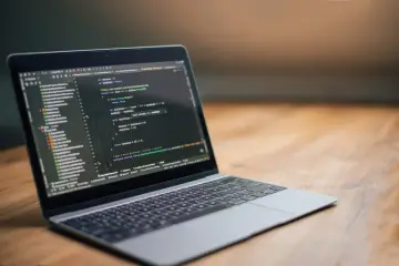 Fotografía de archivo que ilustra: NanoLang: nuevo lenguaje de programación diseñado para que generen código directamente los LLM