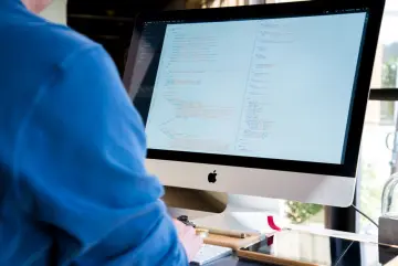 AWS publica guía práctica para ajustar modelos Nova con mezcla de datos