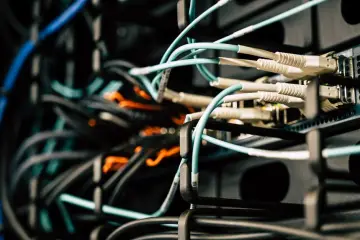 OpenAI publica marco de reporte de desalineación y detalla caso de modelo que insertó autoinstrucciones tipo jailbreak