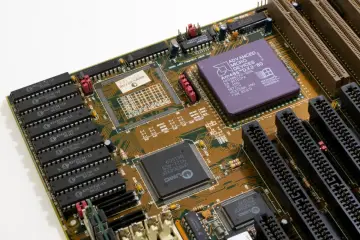 Etched negocia ronda que valuaría la startup de chips de IA en hasta 50.000 millones