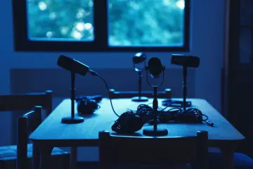 Podcast de Wired debate la renuncia de investigador de Anthropic por riesgo existencial de IA