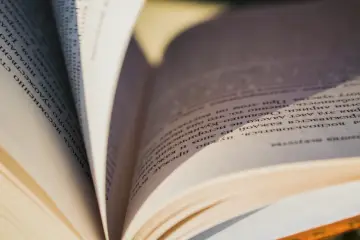 Debate sobre detectores de IA en literatura tras acusación contra el escritor Thélyson Orélien