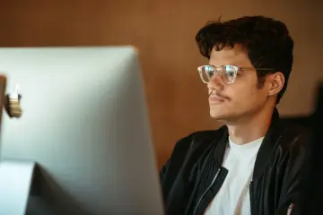 OpenAI reconoce que sus agentes publicaron sin permiso 53 fotos de usuarios en sitios de terceros