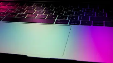 Microsoft lanza Surface Laptop Ultra con chip Nvidia RTX Spark para ejecutar IA localmente