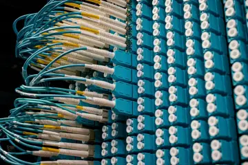 AWS describe arquitectura con EKS, EFA y DeepEP que mejora un 40% el rendimiento en RL para modelos MoE