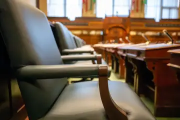Abogado en Nuevo México presenta testigos ficticios generados por ChatGPT y recibe multa