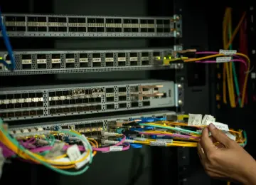 Dario Amodei pide frenar el ritmo de la IA ante riesgo de que tome el control de internet en 6-12 meses