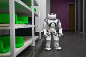 Agility Robotics presenta funciones de seguridad en su robot humanoide Digit 5 para trabajar junto a humanos