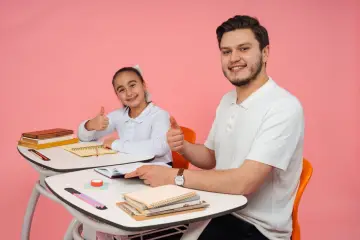 OCDE: el uso moderado de IA en tareas escolares se asocia a mejores notas en ciencias que el uso diario o nulo