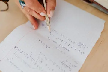Fotografía de archivo que ilustra: Numina-Lean-Agent resuelve todos los problemas del Putnam 2025 y automatiza pruebas matemáticas
