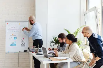Fotografía de archivo que ilustra: 49 startups de IA estadounidenses levantaron 100M+ en 2025, con múltiples rondas megamillonarias