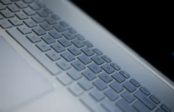 Microsoft presenta el Surface Laptop Ultra con chip RTX Spark de Nvidia y modelos de IA locales
