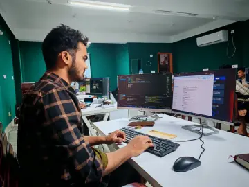 Webcómics generados por IA para reducir deuda cognitiva en desarrollo