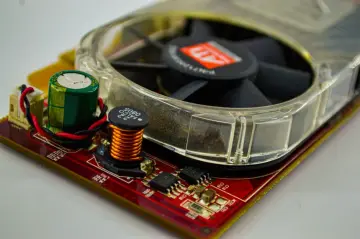 Microsoft presenta Maia 300, su tercer chip de IA propio, para reducir su dependencia de Nvidia