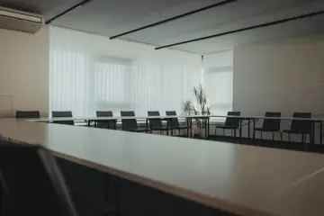 Google expande Beam, su sistema de videollamadas 3D con IA, a seis países y espacios Industrious