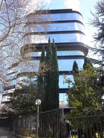 CNMV advierte sobre fallos de IA en análisis de inversión: alucinaciones y datos desactualizados