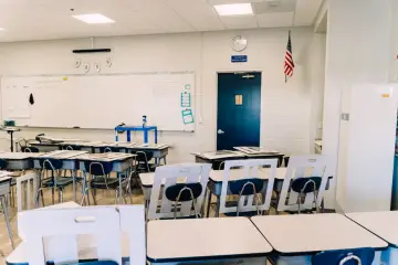 Napster se reinventa como plataforma de IA educativa y firma alianza con Gems Education en Dubái