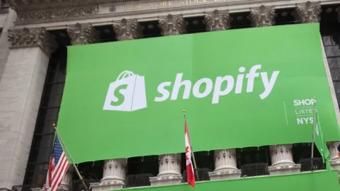 Shopify: el tráfico impulsado por IA se triplica y complementa, no reemplaza, la búsqueda
