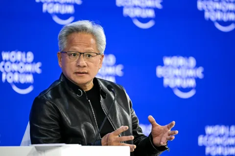 Ejecutivos de IA compiten y critican en Davos 2026