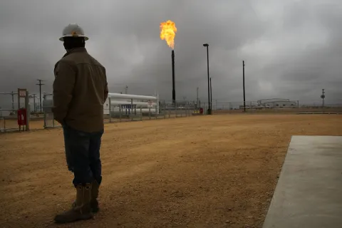 Precios del gas natural podrían triplicarse y encarecer centros de datos IA
