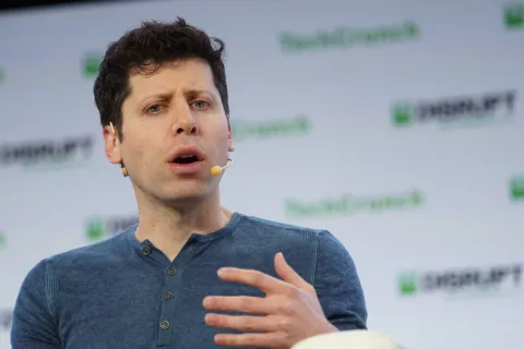 Sam Altman critica los anuncios de Super Bowl de Anthropic sobre publicidad en chatbots