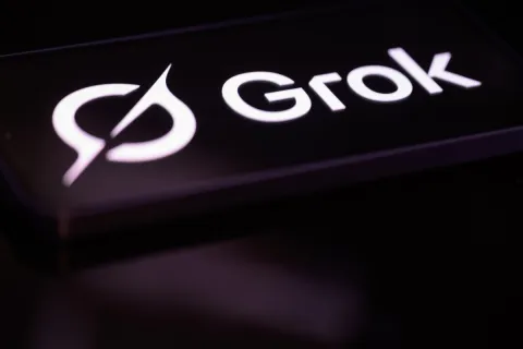 Denuncian uso de Grok para crear miles de imágenes sexuales de menores