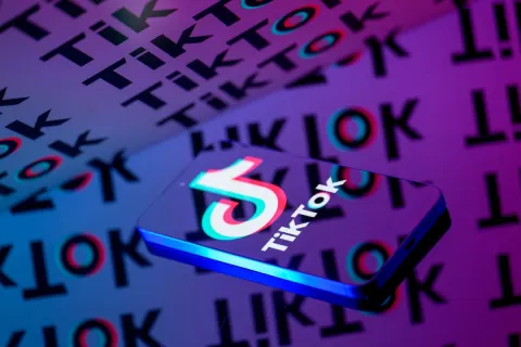Universal Music Group y TikTok renuevan acuerdo para eliminar música generada sin autorización