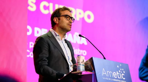 España anuncia pacto tripartito sobre IA con agentes sociales y expertos