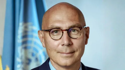 El jefe de derechos humanos de la ONU advierte de riesgo existencial de la IA