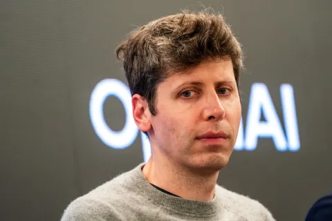 Demanda de Apple por secretos comerciales amenaza calendario de salida a bolsa de OpenAI