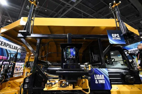 Caterpillar aplica su experiencia en máquinas autónomas a la implantación de IA empresarial