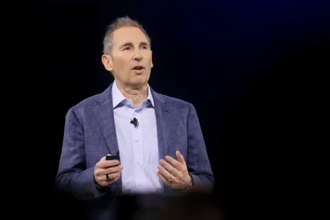 Amazon negocia inversión de 50.000 millones en OpenAI en ronda de 100.000 millones