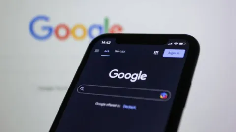 Google reestructura su liderazgo de IA: Hassabis deja DeepMind y Dean se va a fundar startup