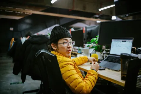 Investigadores chinos formados en EE.UU. regresan a China para liderar desarrollo de IA