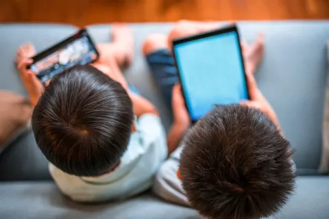 Cómo proteger a menores de riesgos en internet con acompañamiento responsable