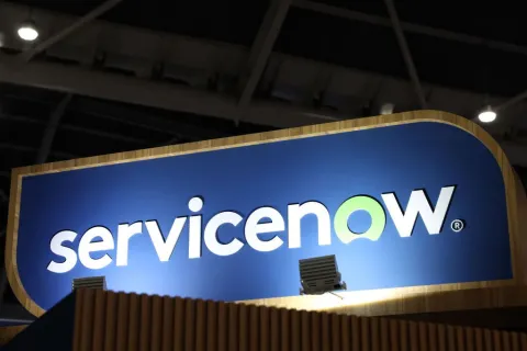 ServiceNow firma acuerdo plurianual con Anthropic una semana después de pactar con OpenAI