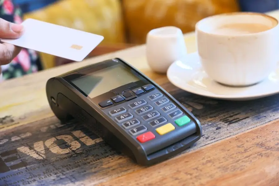 Fotografía de archivo que ilustra: En China los tokens de IA se convierten en incentivo comercial: bancos, telecos y restaurantes los regalan