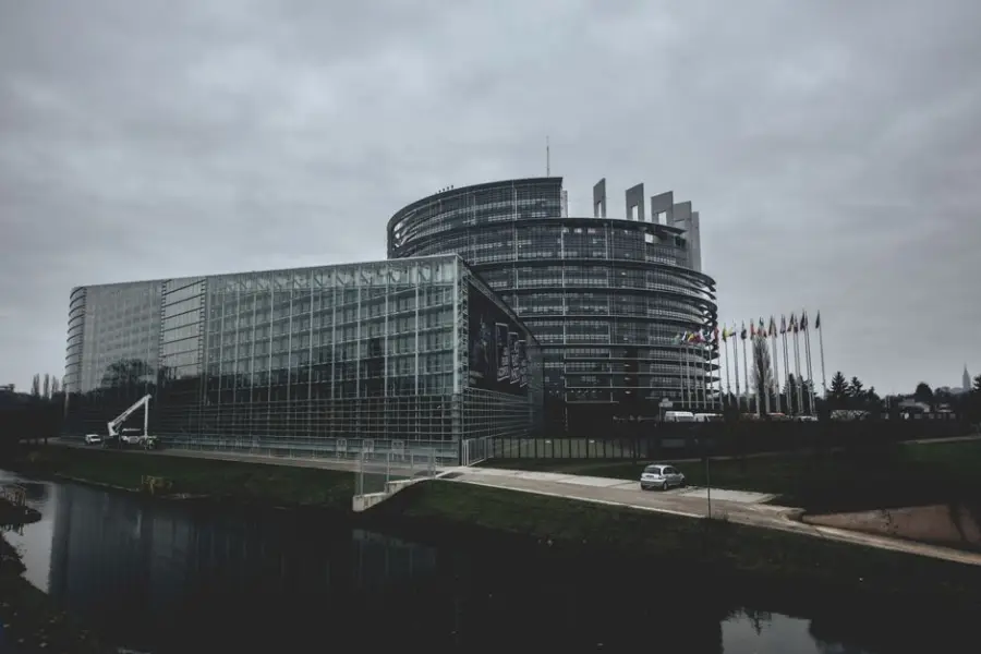 Bruselas descarta un acuerdo global para frenar la IA y apuesta por normas de seguridad internacionales
