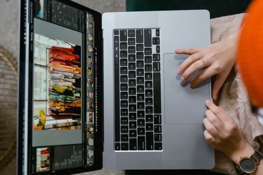 Fotografía de archivo que ilustra: AWS publica solución serverless de prueba virtual y recomendaciones con Nova Canvas