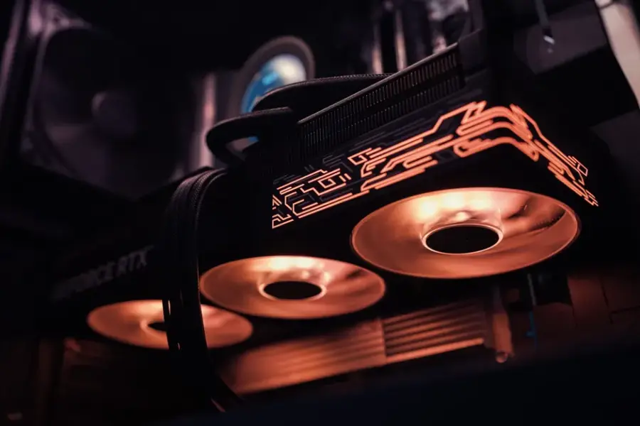 NVIDIA y AMD retrasarían sus próximas GPU de consumo hasta 2028 por priorizar chips de IA
