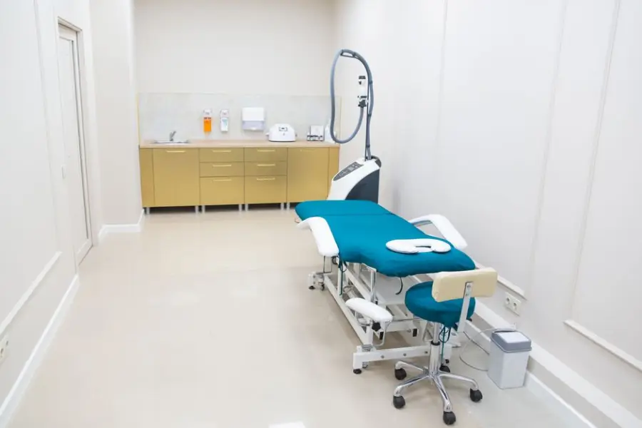 Debate médico: un estudio sugiere que la IA autónoma podría superar a médicos con IA para 2030