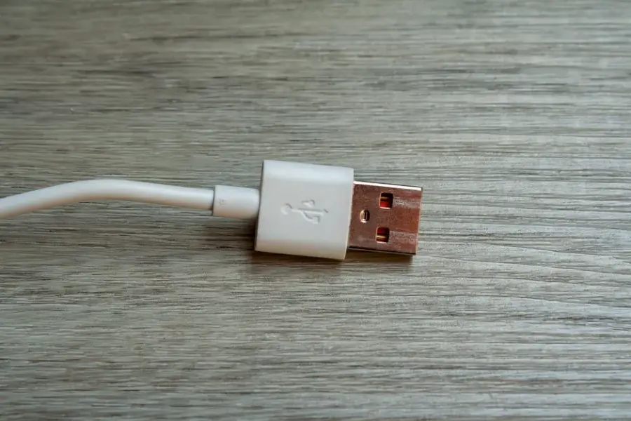El FBI detiene a un ingeniero de OpenAI acusado de ocultar un micrófono en una sala ejecutiva