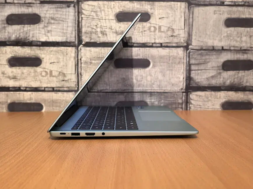 Microsoft lanza Surface Laptop Ultra y RTX Spark Dev Box con chip Nvidia para IA local