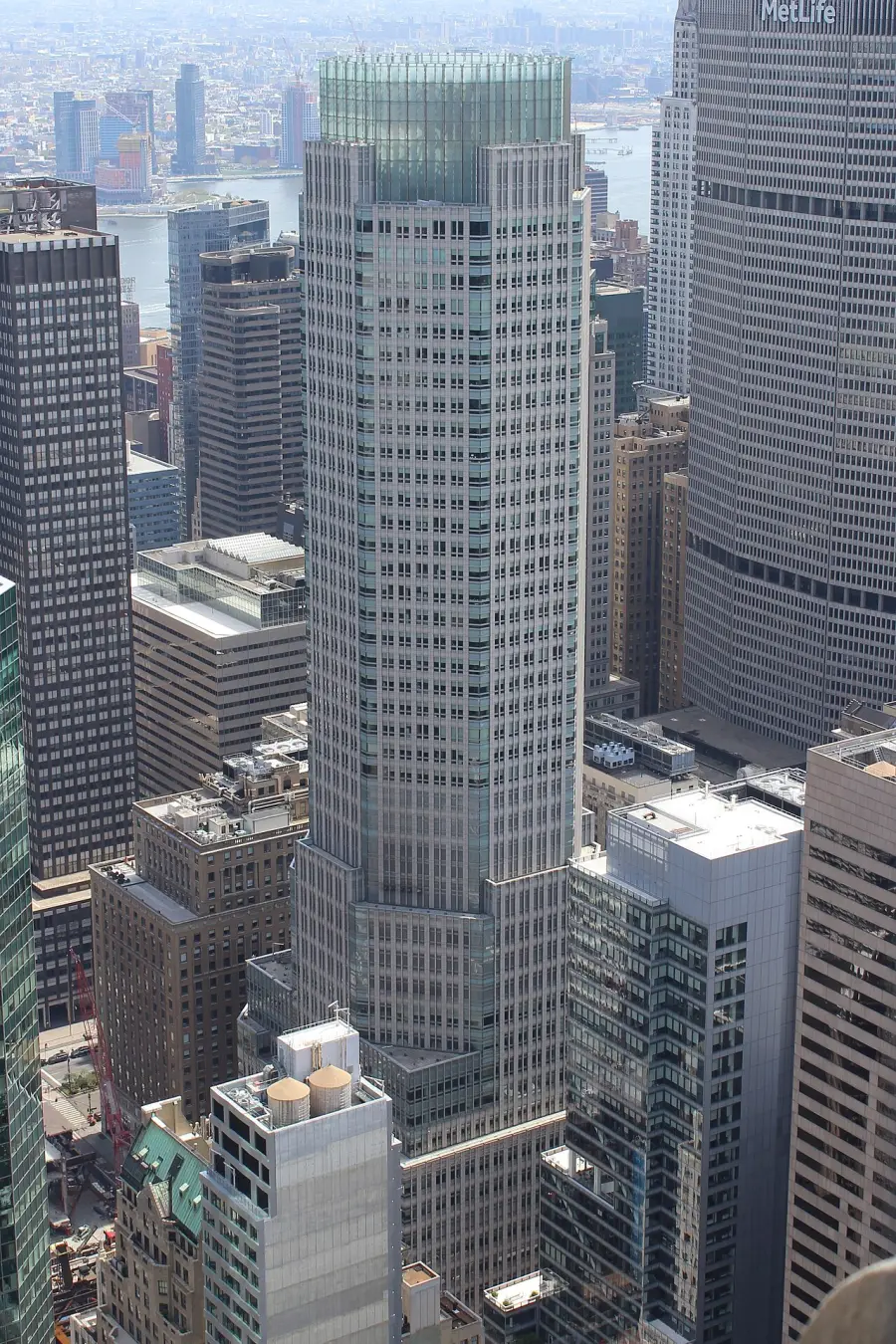 JPMorgan limita el gasto en Claude Code a 2.000 dólares mensuales y aísla la IA en un entorno seguro llamado Devspace
