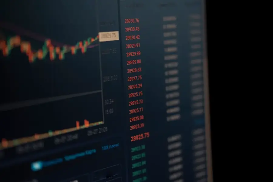 Jack Clark (Anthropic) estima que la IA podría elevar el PIB de EE. UU. casi un 50% en 2030, mientras los inversores dudan de su financiación